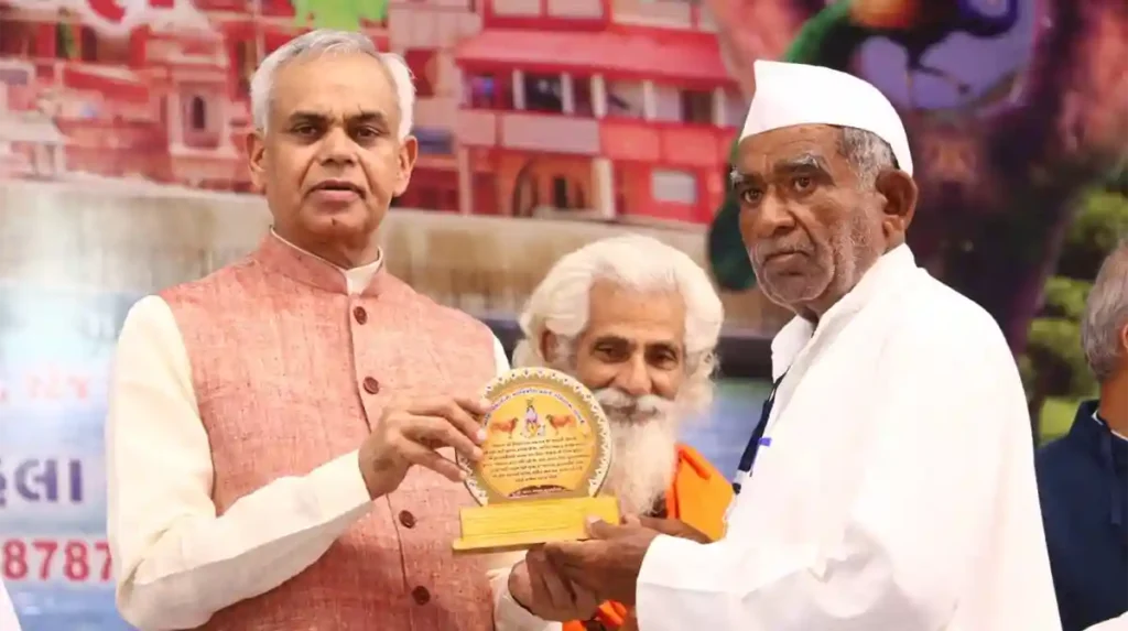 acharya devvrat dwarka cowshed Honor